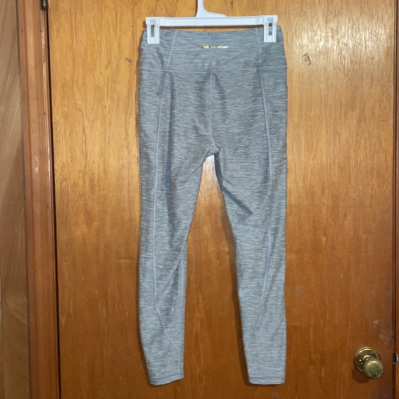•VICTORIA'S SECERT•HEATHERED GRAY HIGH WAISTED 7/8 LENGTH LEGGINGS SIZE SMALL - Picture 3 of 8